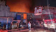 Gece yarısı sanayi sitesinde alevler yükseldi, fabrika küle döndü