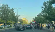 Diyarbakır'da otomobil takla attı 2 kişi yaralı