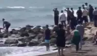 Samandağ sahilinde uyarıları dinlemeyen üç kişiden biri kayboldu