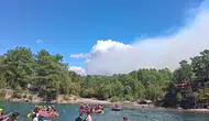 Manavgat'ta alevler gökyüzünü kararttı: Sarp arazide zorlu mücadele
