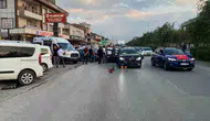 İnegöl yolunda otomobiller çarpıştı Motosikletli çift ölümden döndü