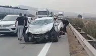 Gaziantep'te zincirleme kaza Otomobil önce tıra çarptı, sonra bariyerlere savruldu