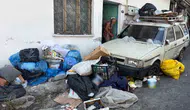 İzmir'de bir apartman çöp yığınları nedeniyle yaşanmaz hale geldi