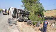 Manisa'da yolcu otobüsü iş makinesi taşıyan kamyona çarptı