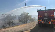 Bilecik Abbaslık köyünde elektrik direği yangın çıkardı