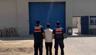 Afyonkarahisar’da aranan hırsızlık hükümlüsü yakayı ele verdi
