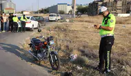 Karaman'da kavşak kazası motosikletliyi hastanelik etti
