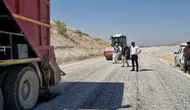 Akçadağ’da bozuk yollar asfaltla yenileniyor