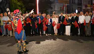 Demirci'de 5 gün sürecek festival başladı, ilk günün yıldızı 3 etekli kadınlar oldu