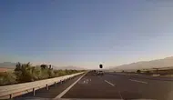 Otobanda uçan portbagaj sürücülere ecel terleri döktürdü