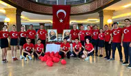 Bodrum'da 30 Ağustos coşkusu: Otel personeli bayraklarla hizmet verdi