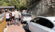 Osmaniye'de otomobil otoparka uçtu 5 kişi hastanelik oldu