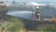 Burhaniye'de ot yangını paniği Vatandaşlar hortumlarla söndürmeye koştu