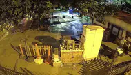 Adana'da parktaki hırsızlık kamerada Önce bekledi sonra motosikleti çaldı