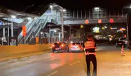 Tamirci çırağı müşterinin aracıyla polisin önünde dehşet saçtı