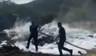 Karabük'te tarlada çıkan yangın çiftçinin ekipmanını küle çevirdi