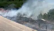 Ezine’de yol kenarında çıkan yangın korkuttu