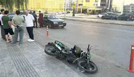 Atakum'da motosiklet ile otomobil çarpıştı, sürücü yaralandı