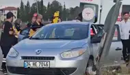Kaynarca'da sabah kazası Hafif ticari araç ters döndü, 2 yaralı