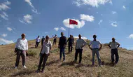 Kars Bardaklı köyünün tepesinde yeni bayrak gururu