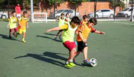 Efelerli çocuklar futbolla disiplin kazanıyor