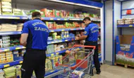 Şehzadeler’de market rafları sıkı denetim altında