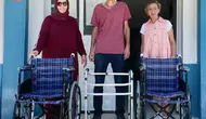 Muhtar Yasemin'in çağrısına elektrikçi İşlek 2 tekerlekli sandalye ve yürüteçle yanıt verdi