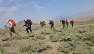Süphan Dağı’nın zirvesinde İranlı dağcıların ayak izi