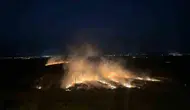 Osmaniye'de otoyol kenarında korkutan anız yangını