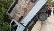 Elazığ'da kamyonet bahçeye uçtu 1 yaralı