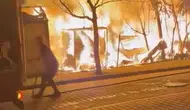 Avcılar'da TIR parkında gece yangını 5 araç küle döndü