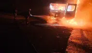 Hatay yolunda yanan tır ulaşımı felç etti