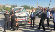 Nevşehirdeki düğünde damada hurda araba sürprizi