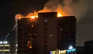 Diyarbakır'da 12 katlı plaza alevlere teslim oldu, son anda kurtarıldı