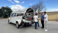 Kulu'da kavşakta çarpışan kamyonet devrildi Şans eseri yaralanan olmadı