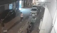 Kadına saldıran şüpheliye engel olan polisleri bıçakladılar, 4 tutuklama