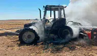 Kulu’da tarlada çalışan traktör bir anda alevlere teslim oldu