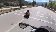 Karabük yollarında can pazarı Trafiğin ortasında oturdular