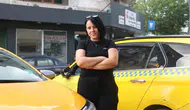 Servis şoförlüğünden taksiciliğe Erkeklere meydan okuyan kadın