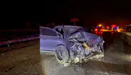 Manisa Kula yolunda gece yarısı otomobiller kafa kafaya çarpıştı