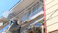Ümraniye'de apartman balkonu büyük bir gürültüyle caddeye indi