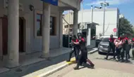 Adliye kavgasını basmaya giden silahlı gruba polis engeli