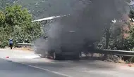 Bursa yolunda seyir halindeki otomobil alevlere teslim oldu
