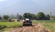 Bozdoğan’da çiftçinin tarlaya giden yolu yenileniyor