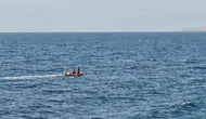 Van Gölü'nde yüzen adam akıntıya kapılınca ekipler devreye girdi