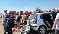 İki otomobil kavşakta çarpıştı: 1 ölü, 5 yaralı