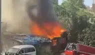 Gaziosmanpaşa’da boş gecekondular alevlere teslim oldu