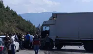 Bursa'da kamyon faciası Bir aile yolda dağıldı