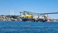 Dev mühendislik harikası Saipem 7000 İstanbul Boğazı’ndan süzüldü
