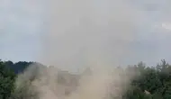 Muğla Menteşe'de ilginç hava olayı tozları havaya kaldırdı